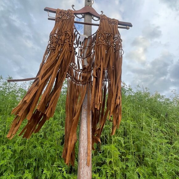 Chico's Sz. 0 (Small/4) Waterfall Fringe Brown Faux Suede Boho Macrame Vest - Picture 9 of 16